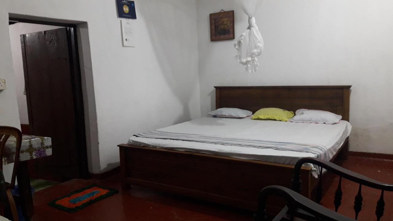 Colonial Surfing Villa Hostel & Home Stay Мидигама-Ист Экстерьер фото
