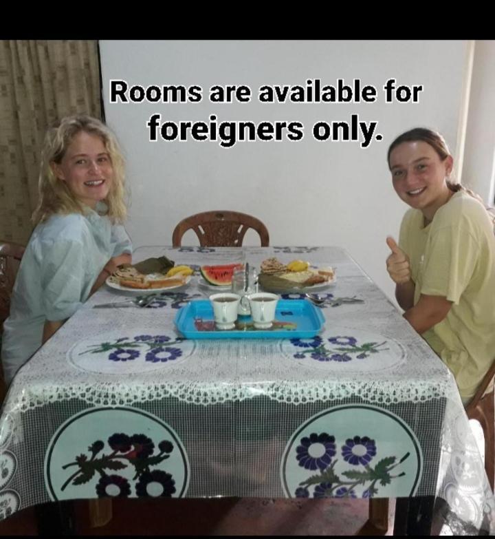Colonial Surfing Villa Hostel & Home Stay Мидигама-Ист Экстерьер фото