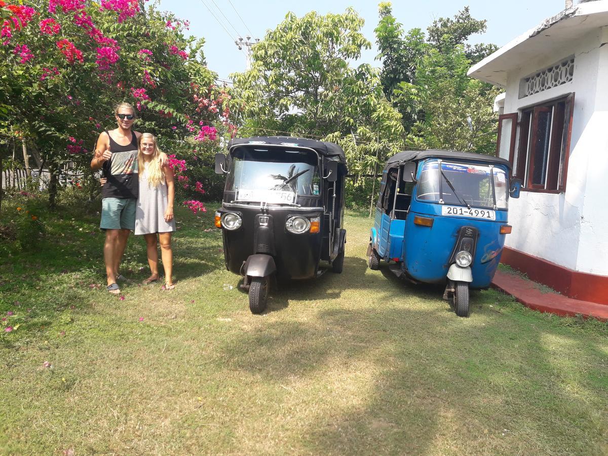 Colonial Surfing Villa Hostel & Home Stay Мидигама-Ист Экстерьер фото