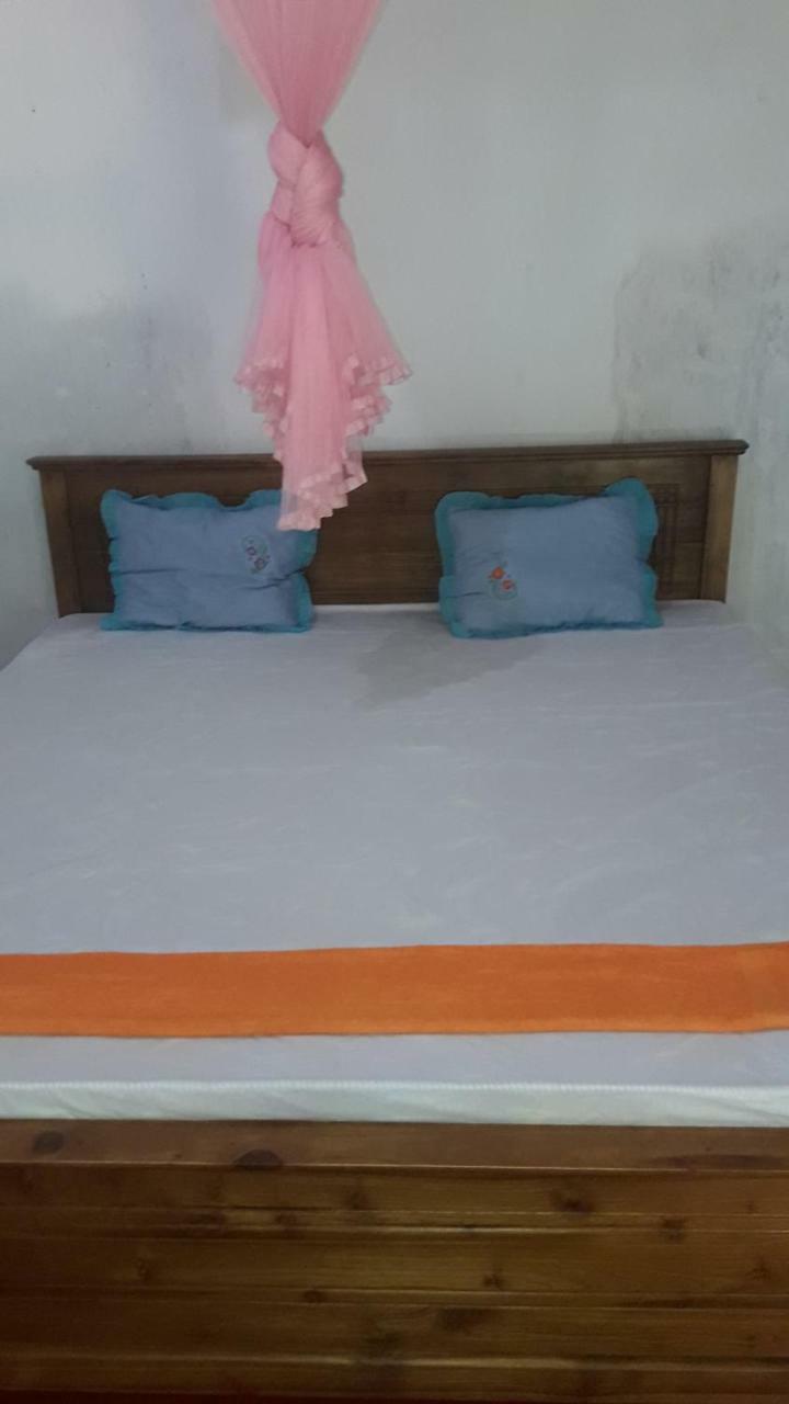 Colonial Surfing Villa Hostel & Home Stay Мидигама-Ист Экстерьер фото